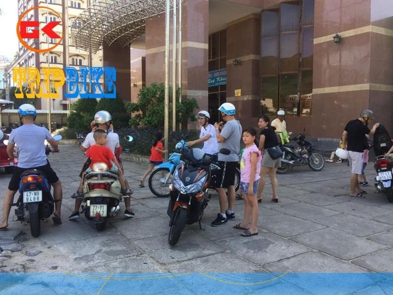 Ở phường Trần Phú, hãy thuê một chiếc xe đạp.