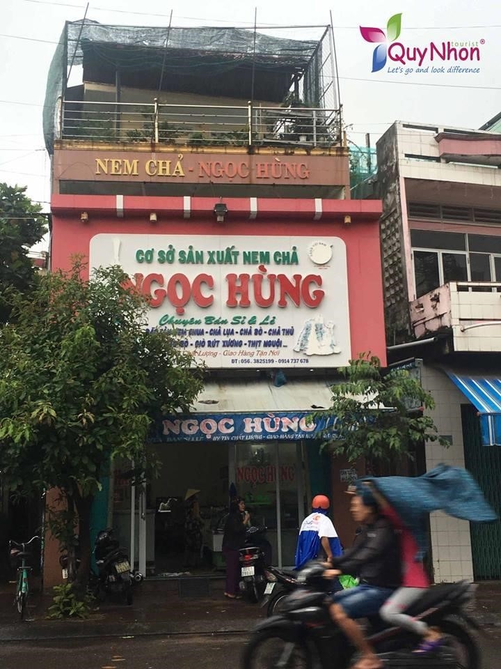 11. Chợ Nem Chùa huyện.