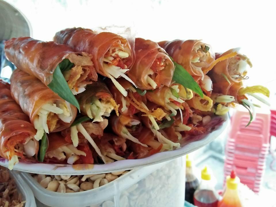 bánh tráng cuốn - món ăn vặt Sài Gòn siêu ngon
