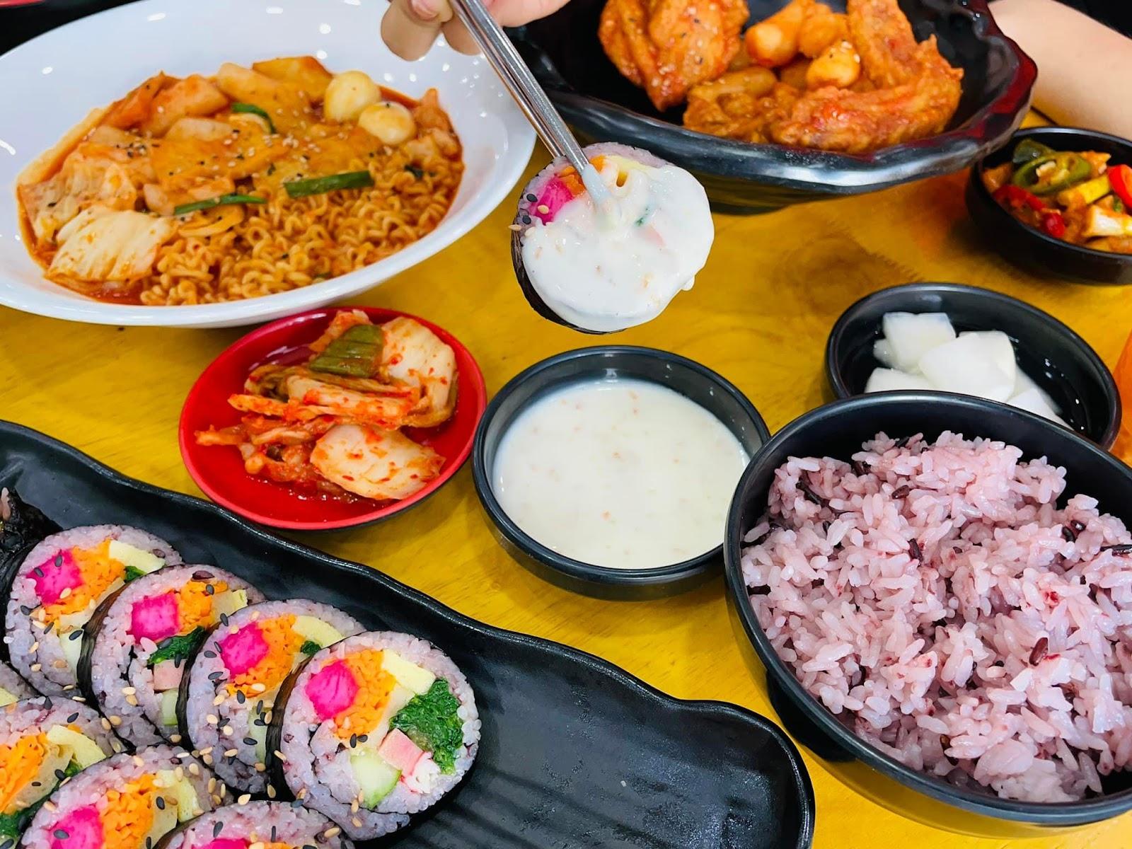 các món ăn vặt tại Hanuri Korean với hương vị khó quên