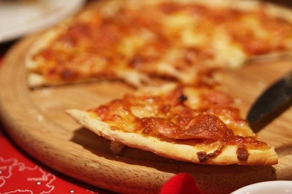 cách làm bánh pizza đế mỏng