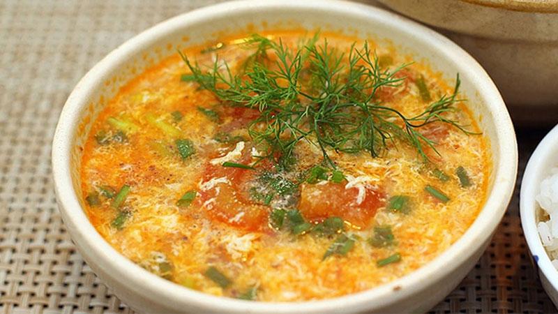 3 cách nấu canh cà chua trứng bổ dưỡng cho bữa cơm gia đình