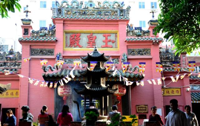 Những ngôi chùa cầu duyên nổi tiếng linh thiêng ở Sài Gòn - Vntrip.vn
