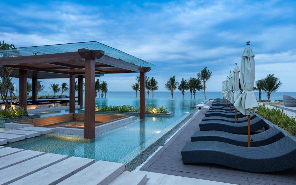 Flc Luxury Resort Quy Nhon Pool