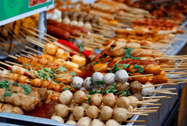 Hẻm 177 Lý Tự Trọng có nhiều món ăn vặt ngon nổi tiếng ở Sài Gòn (Ảnh ST)