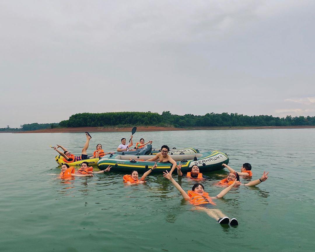 Hồ Trị An là địa điểm đi chơi gần Sài Gòn kết hợp cắm trại tuyệt vời (@lehatruc)