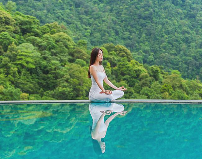 Giải tỏa stress với các bài tập yoga và thiền tại Zen Resort