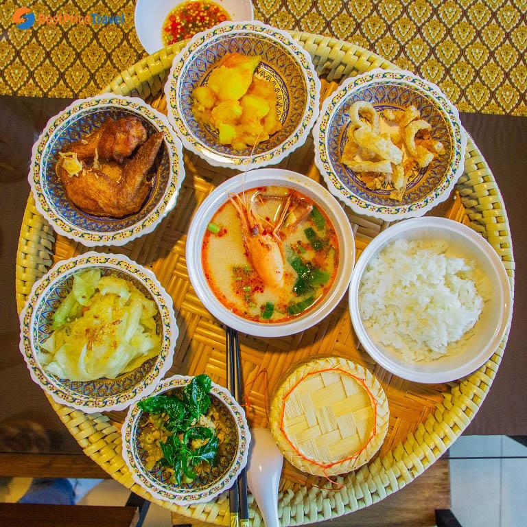 Bữa ăn Khantoke Thái Lan