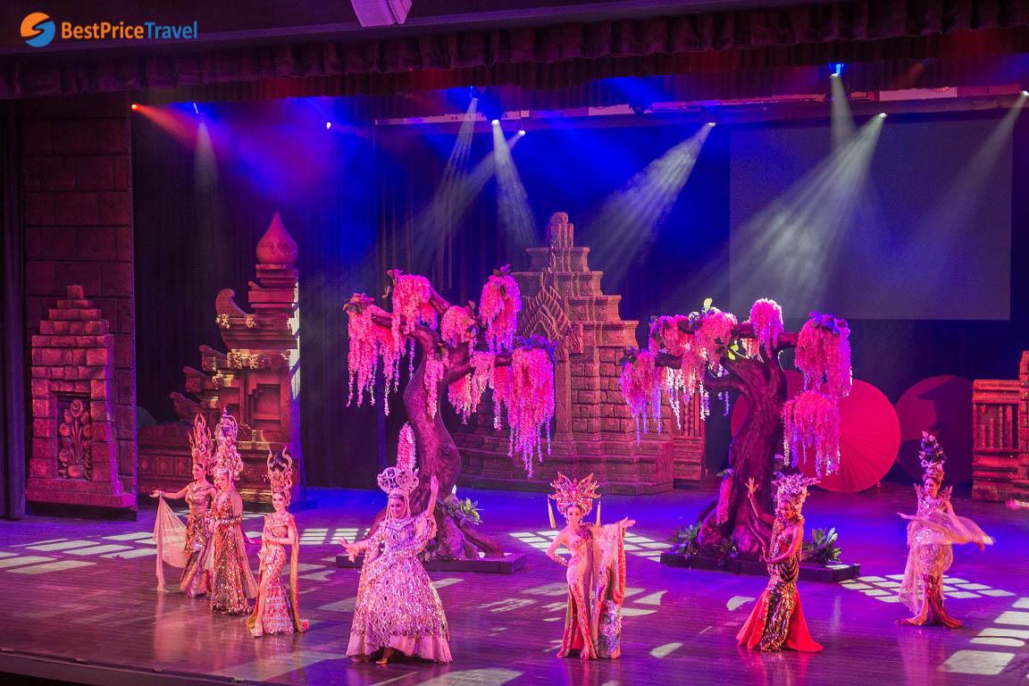 Sân khấu biểu diễn của Colosseum Show Thái Lan