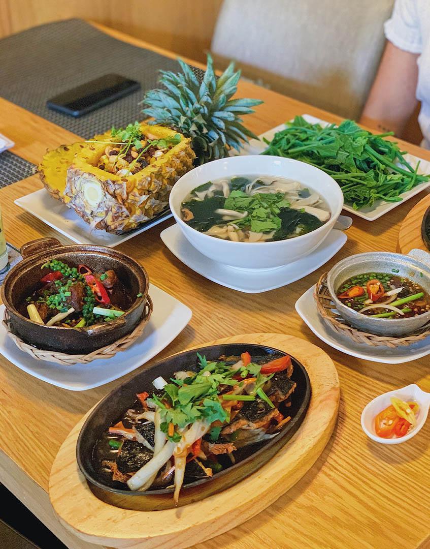 Ăn Chay Thanh Tịnh Tại Nhà Hàng Chay Nổi Tiếng Nhất Quận 3 | Grab VN